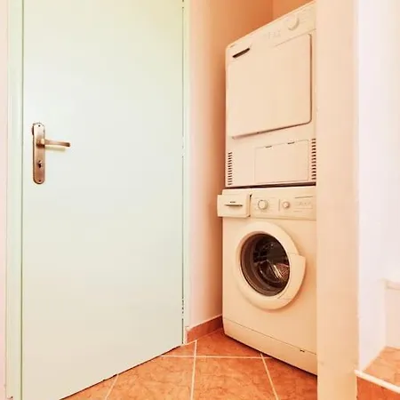 Leceleste Apartment *